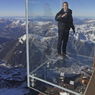 究極のスリル！フランス・ミディ針峰頂上のスケルトン展望台