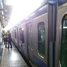 常磐線 日暮里駅で人身事故「ドンって音、人が挟まってる」電車遅延 1/11
