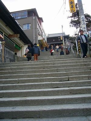 その数なんと 1368段 階段だらけの神社 金刀比羅宮 って おにぎりまとめ