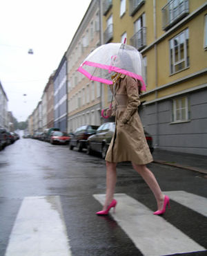 ピンクの靴 合わせやすい 一気に垢抜ける上品コーディネート 海外ファッションスナップ おにぎりまとめ