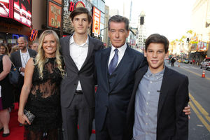 パパはジェームス ボンド ディラン ブロスナン 容姿は父以上と話題 おにぎりまとめ