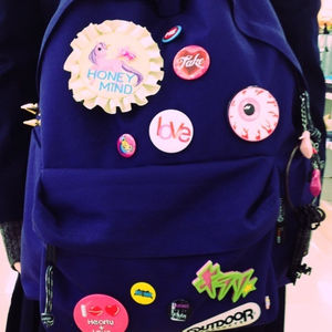 後姿も抜かりなし 今すぐ出来る リュック の簡単アレンジ おにぎりまとめ