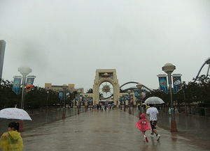 こどもとユニバ 雨の日usjの持ち物 対策 アトラクション待ち時間まとめ 16休日 おにぎりまとめ こどもとユニバ 雨の日usjの持ち物 対策 アトラクション待ち時間まとめ 16休日 おにぎりまとめ