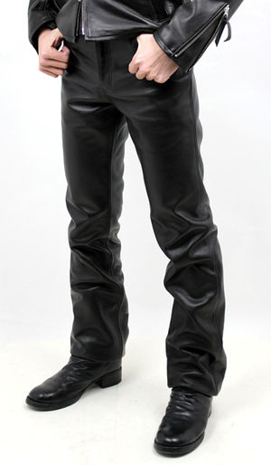 レザーパンツの着こなし 革パンのあわせ方 コーディネート画像 スナップ写真 メンズ おにぎりまとめ