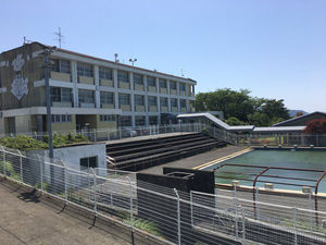 聖地 実在の公立中学校が人気スポット化で注意喚起へ ラブライブ サンシャイン おにぎりまとめ